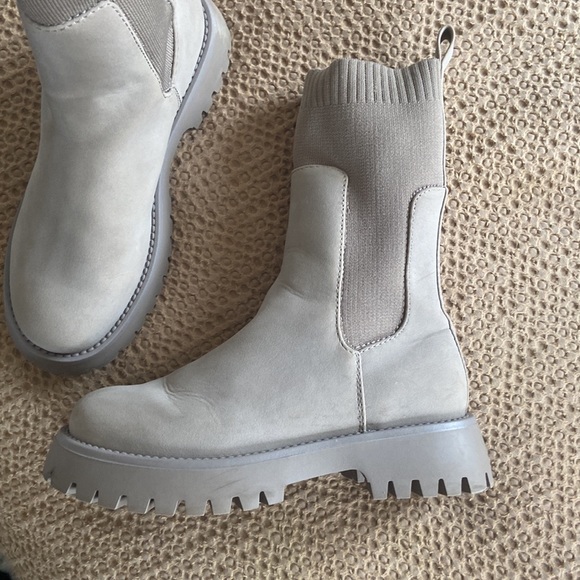 Like new lug boots call it spring - Picture 3 of 7